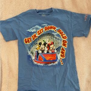 Disneyland/ Disneyworld t-shirt - size S